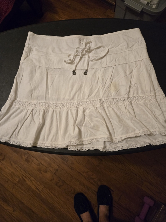 Hollister Dresses & Skirts - Hollister White Tiered Ruffle Mini Skirt with Lace Trim & Drawstring Size M